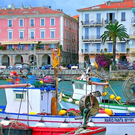 Panoramic Rural House With Garden