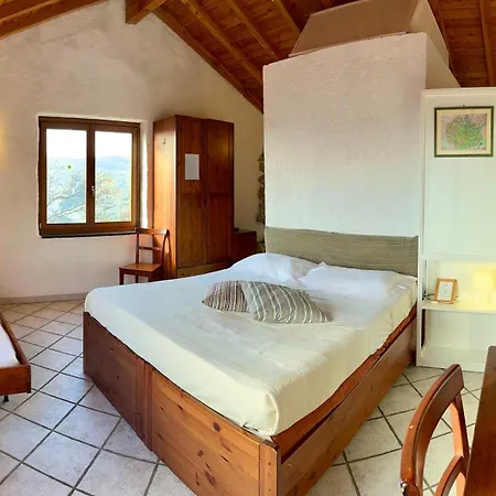 Panoramic Rural House With Garden *