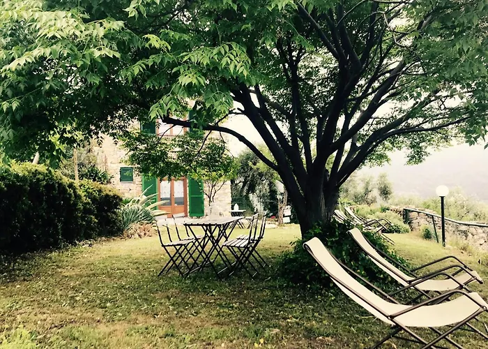 Panoramic Rural House With Garden *