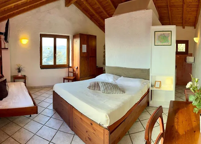 Panoramic Rural House With Garden *