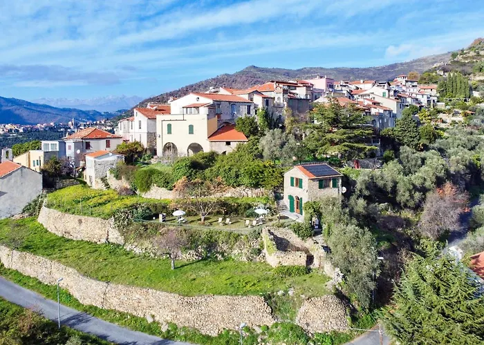 Panoramic Rural House With Garden